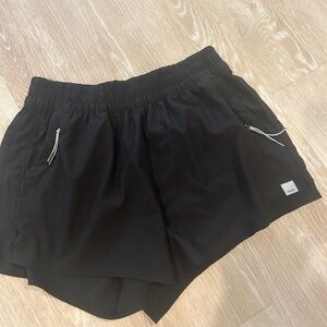 Vuori Shorts